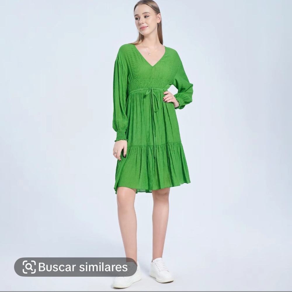 Elegant Green Dress - Picture 2 of 4